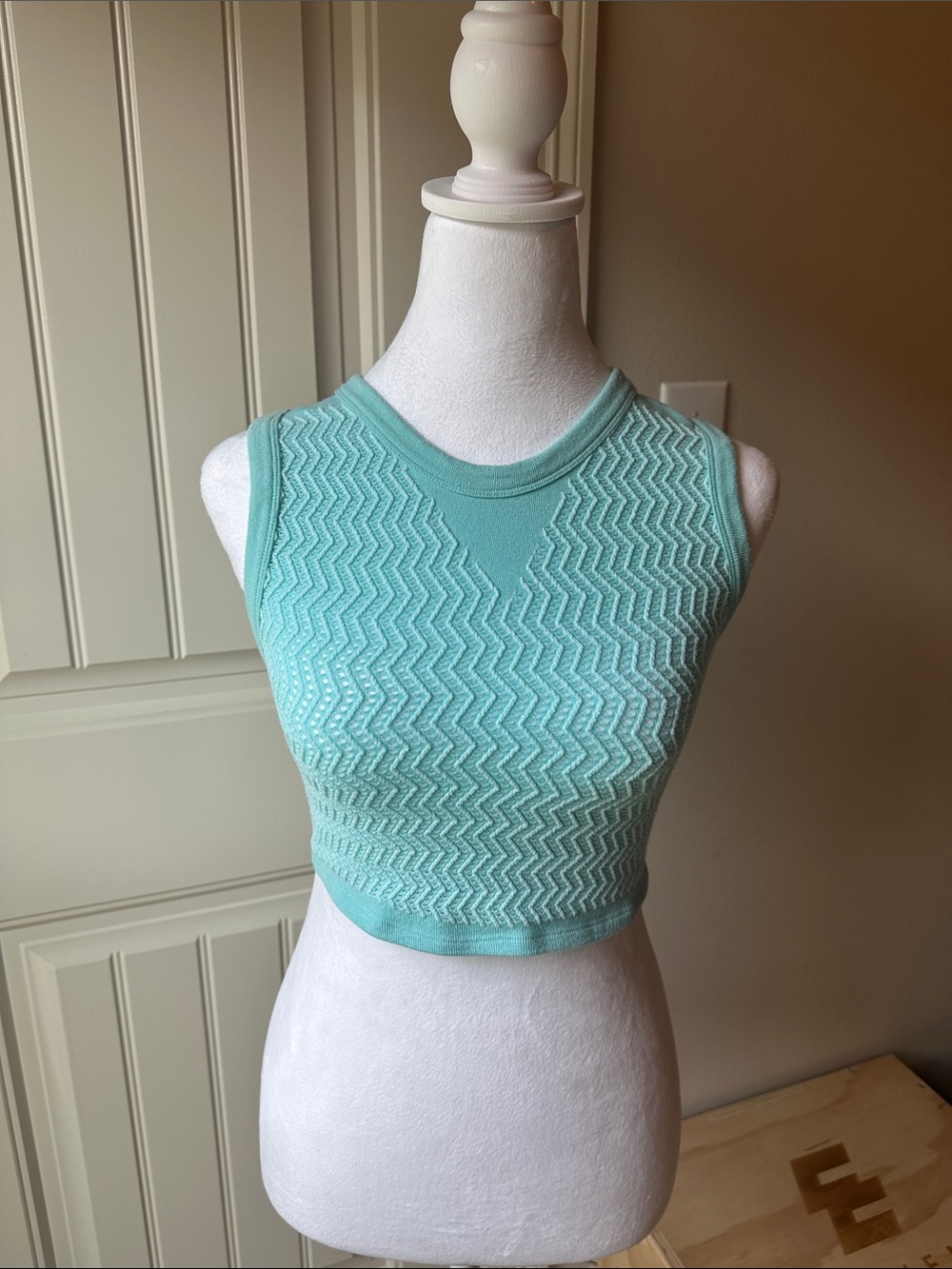 FP Movement Free Throw Cropped Textured Muscle Tank Bright Cyan XS/S
